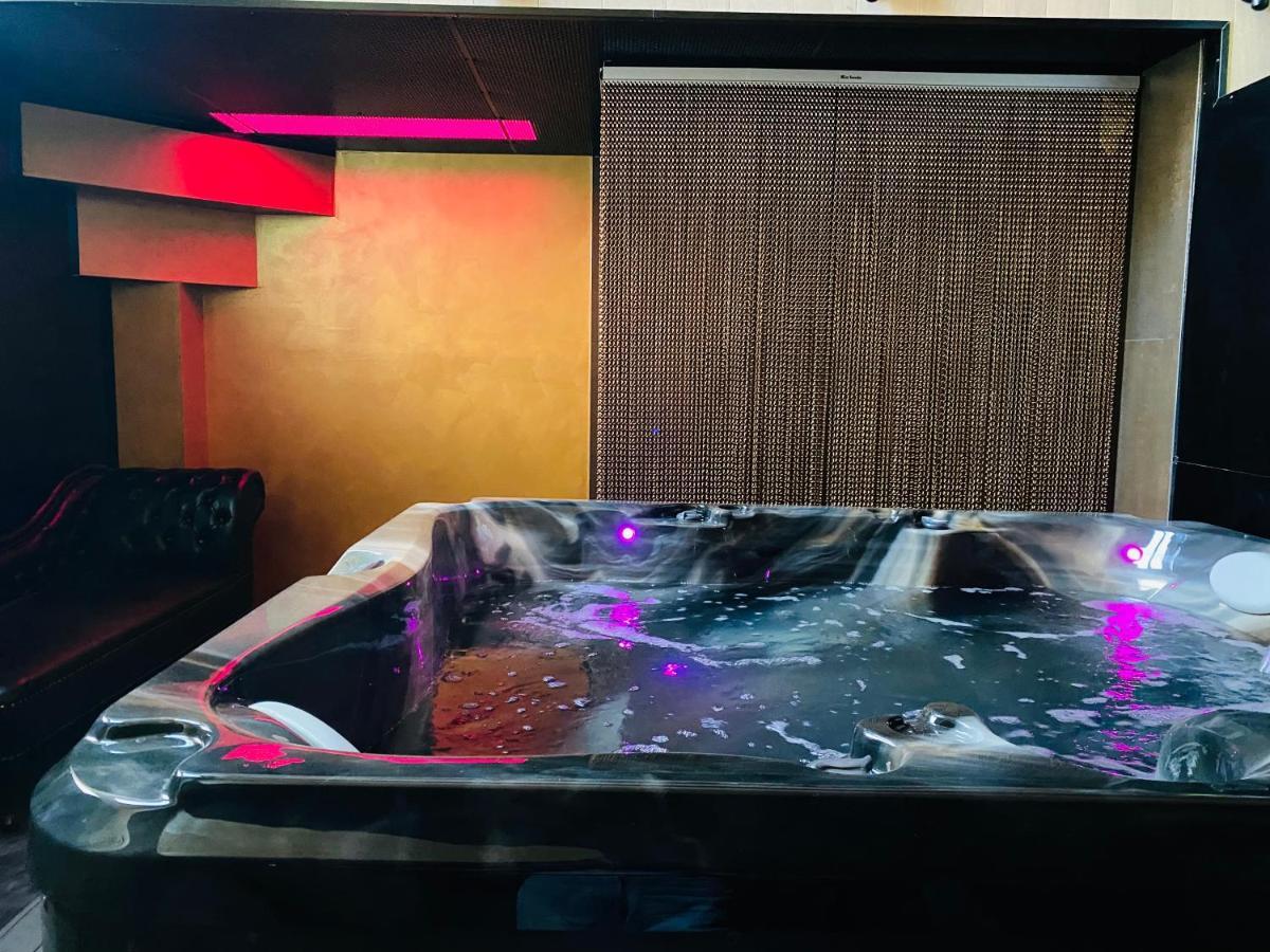 Mieuxqualhotel Jacuzzi Privatif Love Room Bordeaux Luaran gambar